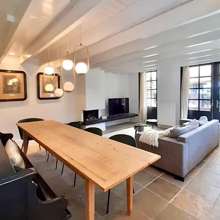 The House Den Dungen