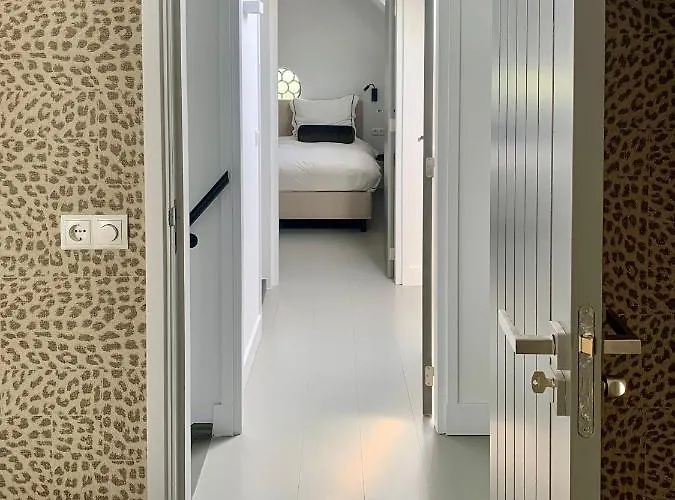 The House * Den Dungen