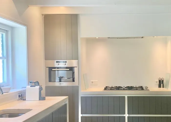 The House فيلة Den Dungen