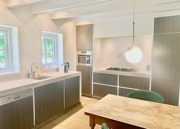 The House فيلة Den Dungen